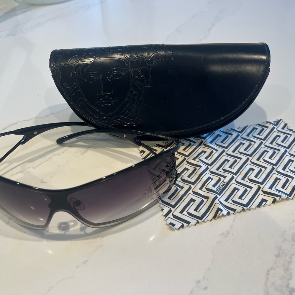 Versace Black Sunglasses Model 2048 1009 8G